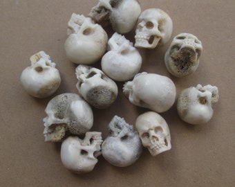 1 set = 4 pcs (18-21 mm high) Skull Cabochon Hand Carved, Deer Horn Bali Bone Carving  SKL02