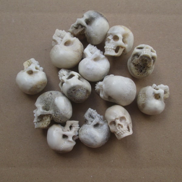 1 set = 4 pcs (18-21 mm high) Skull Bead Cabochon Hand Carved, Deer Horn Bali Bone Carving  SKL02