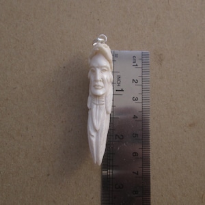 Indischer Wolf geschnitzt Geweih Anhänger, Hirsch Horn Bali Knochen schnitzen mit Sterling Silber Anhänger PD07010625