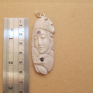 Bär Adler Göttin Geweih Anhänger mit Amethyst & Granat Stein, Hirsch Horn Bali Knochenschnitzerei mit Sterling Silber Bail PD08060222