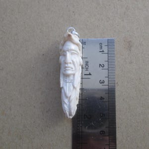 Indischer Wolf geschnitzt Geweih Anhänger, Hirsch Horn Bali Knochen Carving mit Sterling Silber Anhänger PD02010625