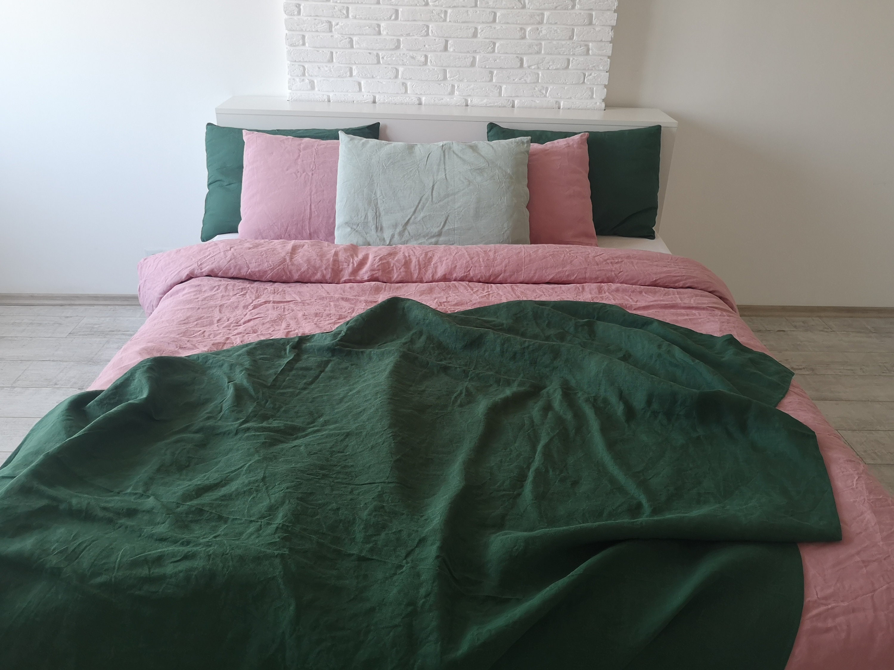 Forest green linen coverlet with or without filling / Softened linen - Picture 2 of 43