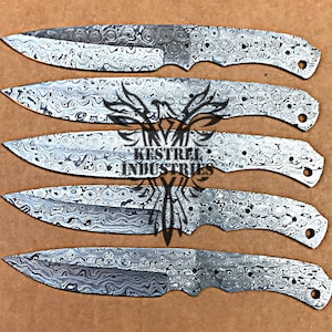 Parti med 5 Damaskusstålknivar i blankt blad för knivtillverkningstillbehör, Full Tange Damaskusstålblad, knivtillverkningstillbehör (SU-110)