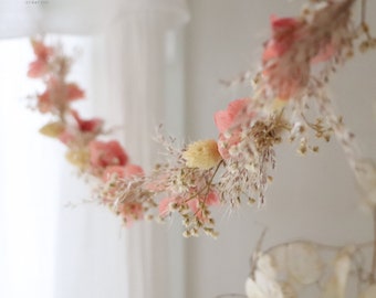 Pretty garland of dried flowers - Soft and boho decoration - Slow flower