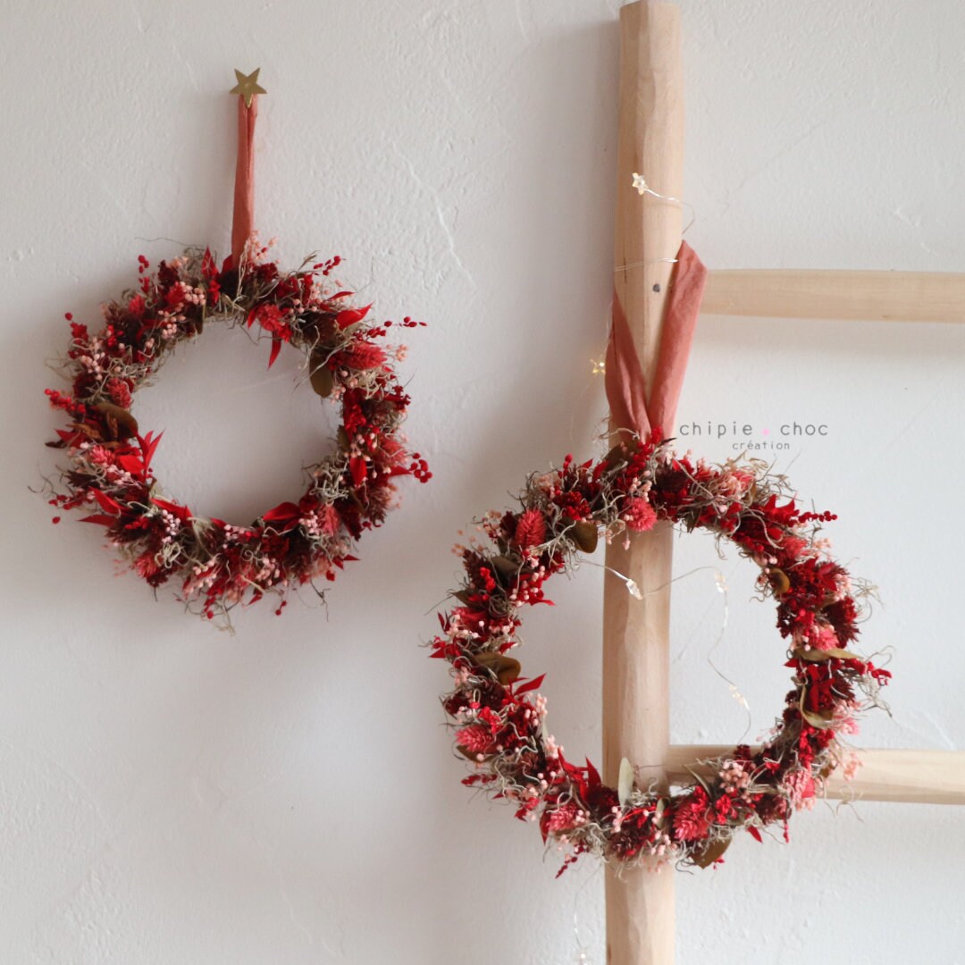Création - Couronne Carmen Fleurs Séchées Rouges Décoration d'intérieur Bohème et Raffinée