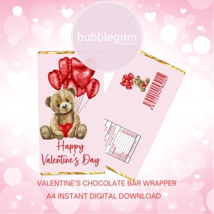 Może przedstawiać: Drukowana obwódka na tabliczkę czekolady z misiem trzymającym czerwone serce i otoczonym czerwonymi balonami w kształcie serca. Opakowanie jest różowe z tekstem "Happy Valentine's Day" i "Valentine's Chocolate Bar Wrapper".