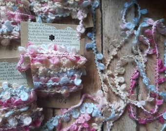 Hilo Boule en rosas suaves, bronceados y azules