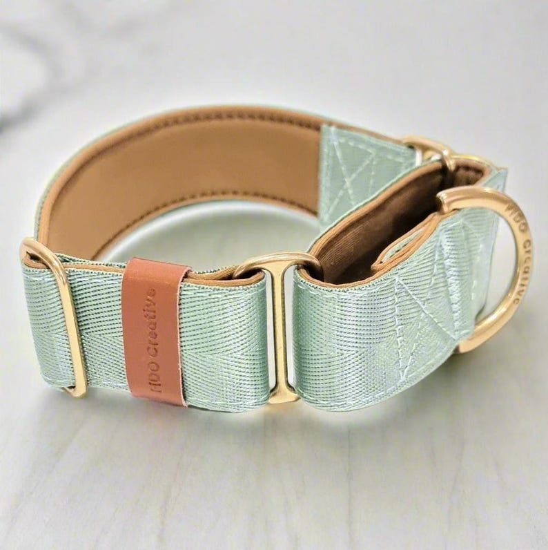 green martingale collar