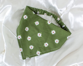 Daisy Floral Dog Bandana, Elegant Flowers Elastic Dog Scarf, Green Pet Handkerchief, Dog Lover Gift, Pet Accessories, Daisy Dog Clothes