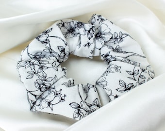 Floral Scrunchie, White Floral Scrunchy, Handmade Gift for Women, Hair Ties, Hair Accessories