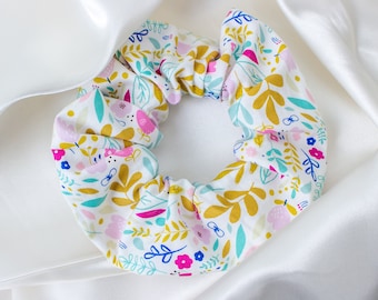 Cute Floral Scrunchy, White Scrunchie, Flowers Pattern, 90s Clothing, Hair Ties, 90s Clothing, Hair Accessories, Gift for Her