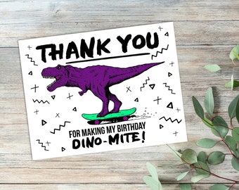 Fioletowa kartka z podziękowaniami dla dinozaura: Dino-Mite – notatka urodzinowa (do pobrania w wersji cyfrowej)