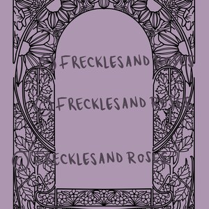 Peut inclure: Une illustration en noir et blanc d'un cadre décoratif avec des motifs floraux. Le cadre est en forme d'arche avec un motif floral en haut et en bas. Le cadre est sur un fond violet.