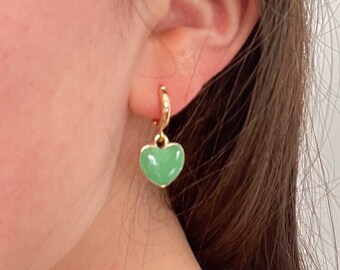 Sage grüne Herz Ohrringe/Herz Ohrringe/preppy Ohrringe/Herz Huggies/trendiger Schmuck/zierlicher Schmuck