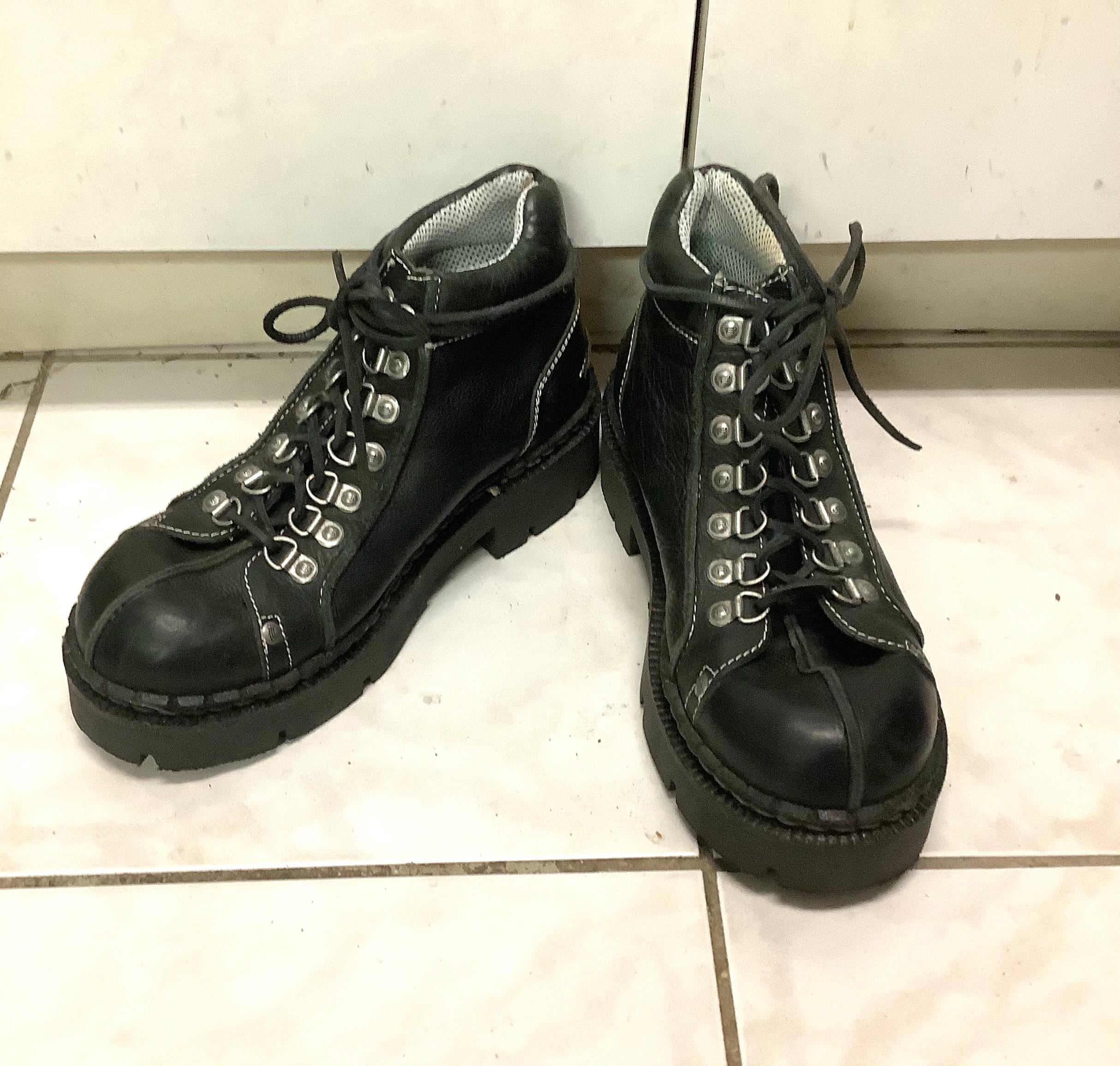 London Underground Boots