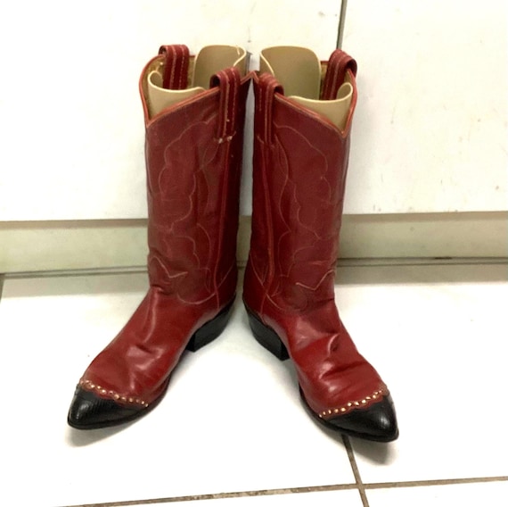 Tony Lama, Vintage Tony Lama cowboy boots for women lizard tip red leather US 5 B narrow