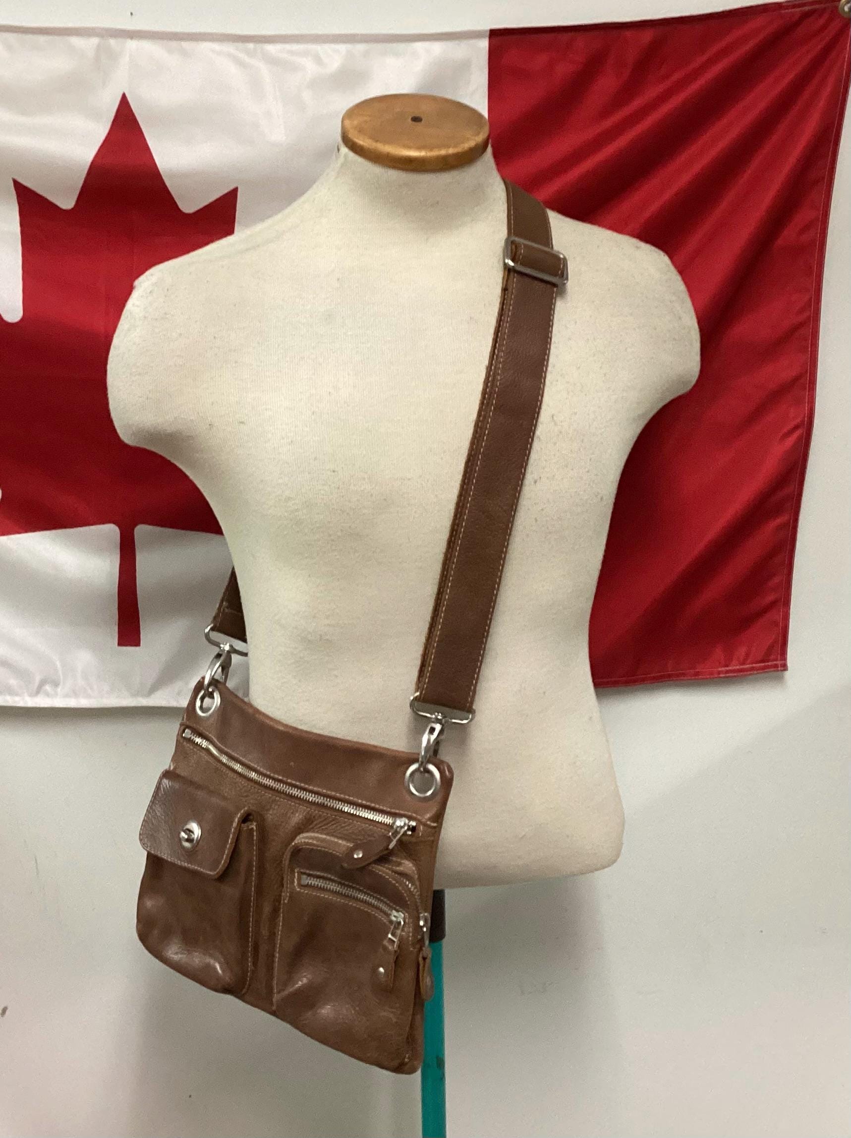 Roots Canada ルーツカナダ レザーショルダーバッグ 本革 Roots Canada 