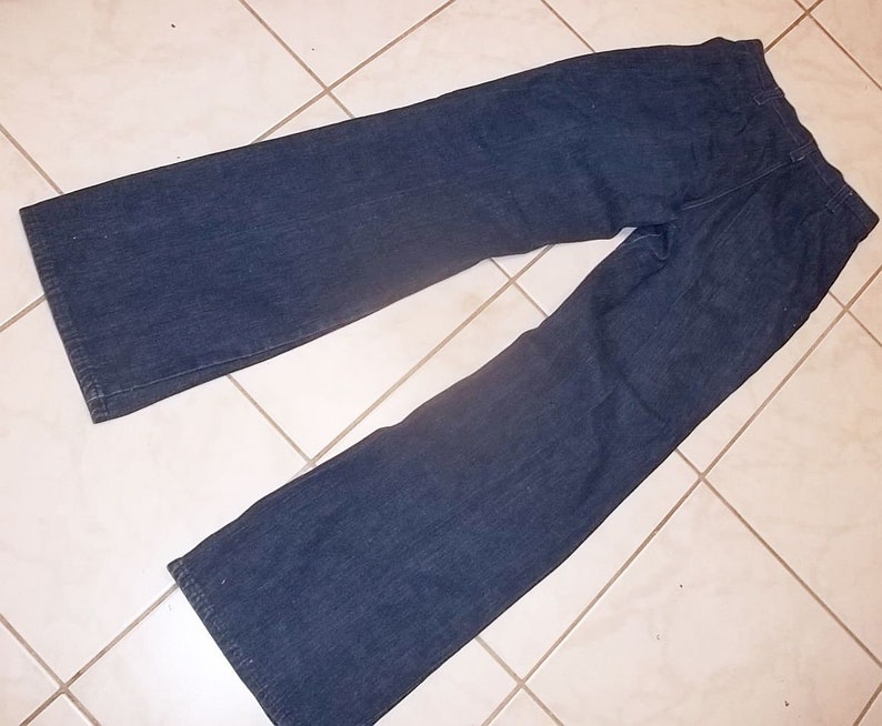 Vintage bell bottom jeans hippie high rise blue indigo waist zip fly big bells W28 L31 gently worn laundered presentable collectible