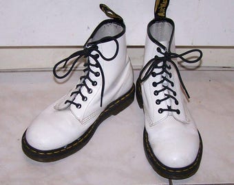 Dr Martens 1460 Boots Black Made in England Air Wair  display picture 1