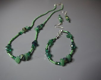 Collier, boucles d'oreilles, bracelet (ensemble Green Goddess)
