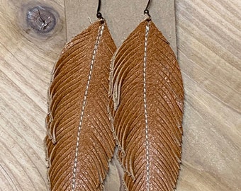 Klassische Cognac Leder Feder Ohrringe, handgemachte Leder Ohrringe, Boho Ohrringe, Lederschmuck, Boho Schmuck