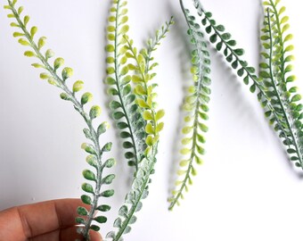 24 stycken konstgjorda dammiga blad med stjälkar, små utfyllnadsmaterial konstgjorda blad, utfyllnadsmaterial för bröllopsblommor, gulgrönt ormbunkeblad (AP027)