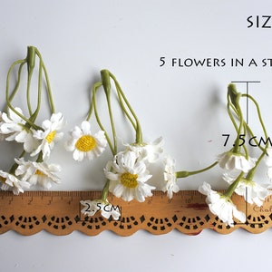 30 mini marguerites, 6 tiges Fleurs en soie avec tige, chapellerie, couronne de fleurs, accessoires pour cheveux, corsage, bricolage mariage mariée lf019 marguerite blanche image 4