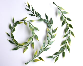 24 piezas hojas artificiales con tallos, hojas artificiales de relleno pequeño, relleno de corona de flores de boda, hoja de hojas de vid verde amarillo (AP028)