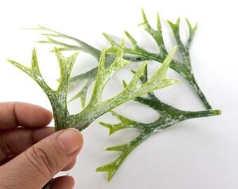 24 stycken konstgjorda dammiga blad med stjälkar, små utfyllnadsmaterial konstgjorda blad, utfyllnadsmaterial för bröllopsblommor, gröna ormbunksblad (AP013)