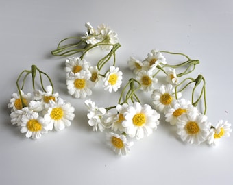 30 mini Gänseblümchen, 6 Stiele Seidenblumen mit Stiel, Hutmacherei, Blumenkrone, Haarschmuck, Corsage, DIY Hochzeit Braut, weißes Gänseblümchen lf019