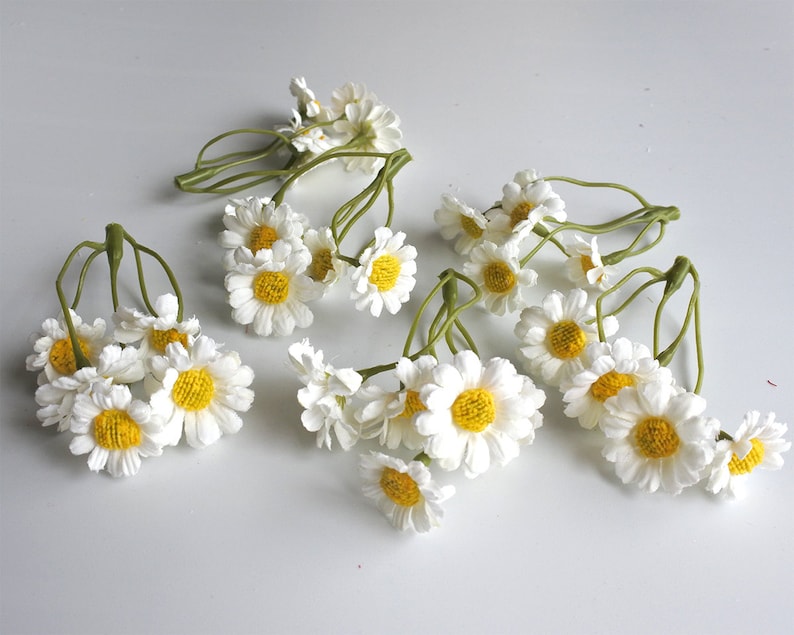 30 mini Gänseblümchen, 6 Stiele Seidenblumen mit Stiel, Haarschmuck, Blumenkranz, Haarschmuck, Corsage, DIY Hochzeit Braut lf019 white gänseblümchen Bild 3