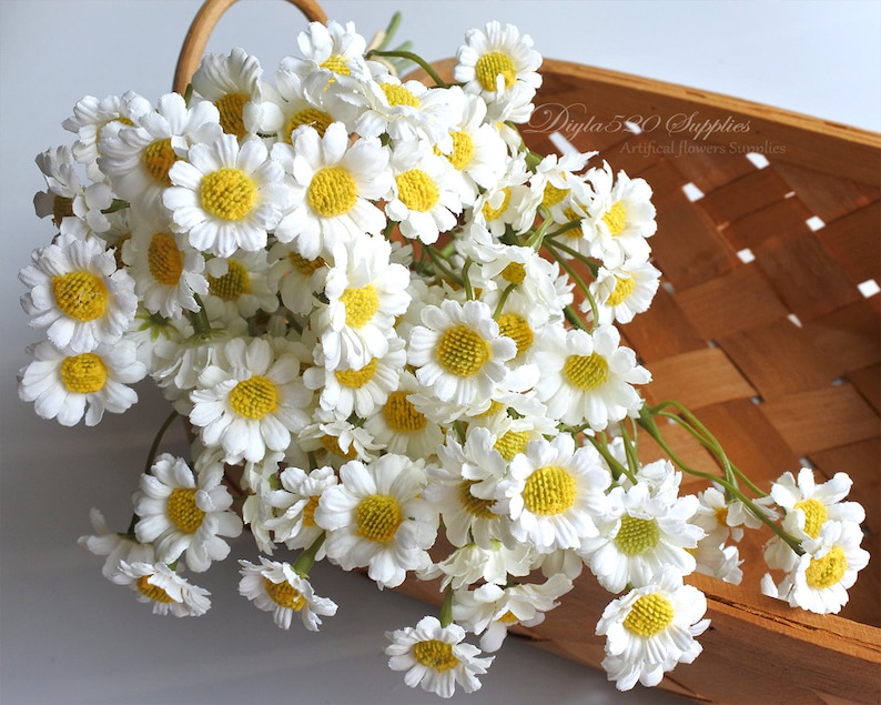 30 mini Gänseblümchen, 6 Stiele Seidenblumen mit Stiel, Haarschmuck, Blumenkranz, Haarschmuck, Corsage, DIY Hochzeit Braut lf019 white gänseblümchen Bild 6