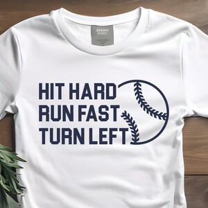 Hit hard, snel rennen, linksaf, grappige honkbal SVG, honkbal tshirt offerte SVG, honkbal papa, honkbal coach shirt, grappige honkbal gesneden bestand