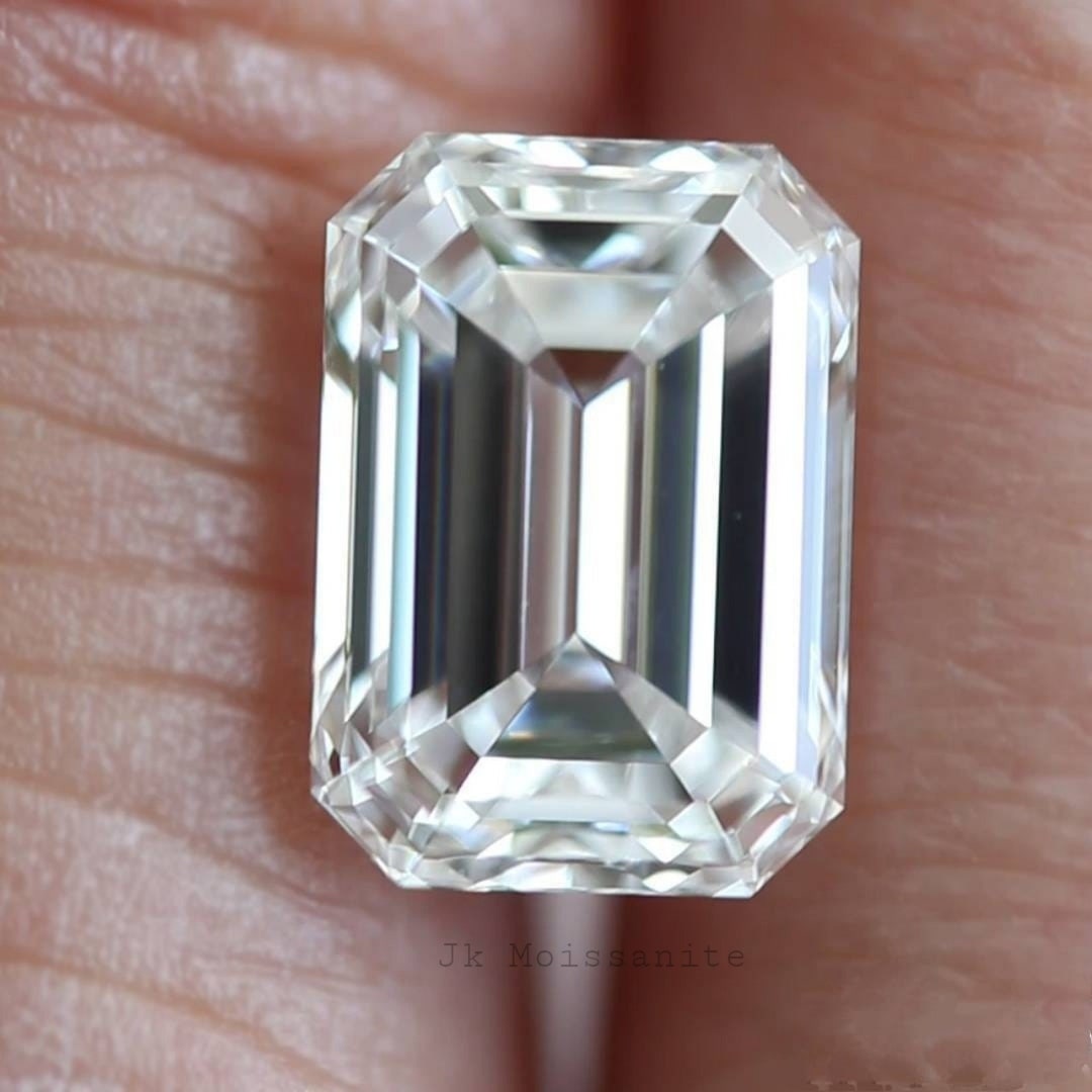 Moissanite Emerald cut, top white colour main image 1