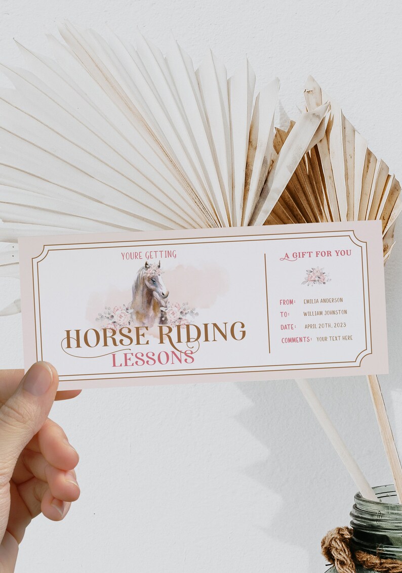 Peut inclure: Un bon cadeau pour des cours d'&eacute;quitation. Le design pr&eacute;sente une illustration &agrave; l'aquarelle d'un cheval avec des accents floraux. Le texte indique "Cours d'&eacute;quitation" et comprend des champs pour le destinataire et la date.