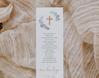 Peut inclure: Une carte blanche avec une croix dorée et un motif floral bleu. Le texte dit "Doy gracias a Dios por concederme el don de la vida, A mis papás por esperarme con mucho amor, A mis padrinos por guiarme en el camino de la luz, Y a ti por acompañarme en este día tan especial para mi! mi bautizo CARLOS FERNANDEZ 24 ABRIL 202X"