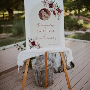 Cartel religioso arco flores bienvenida en español, boho spanish baptism welcome sign with photo printable, niña bautizo welcome sign - C566