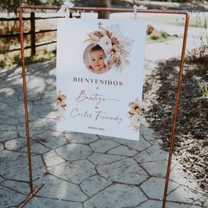 Beige floral bienvenidos a bautizo sign printable, boho spanish baptism welcome sign with photo, cartel de bienvenida niño bautizo - C164