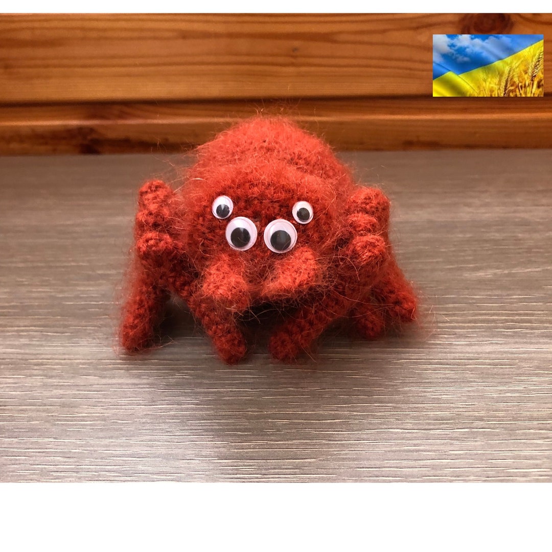 Паук амигуруми Пушистый паучок крючком Кукла Паук на лапах Серый ...