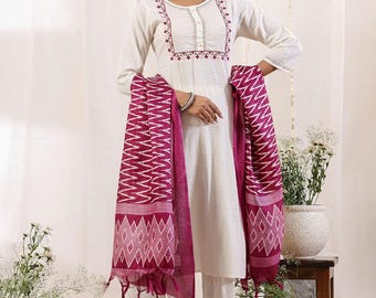 Off-White Cotton Embroidered Kurta Pant Set With Dupatta, Size XL