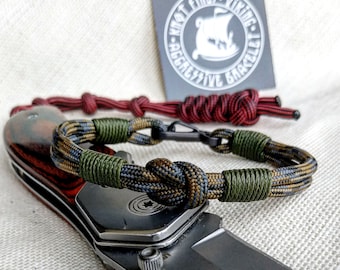 Thin military bracelet.  Unloading camp bracelet. Paracord and carabiner bangle for men. Army style.