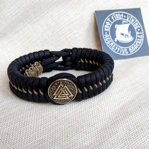 Nordic paracord bangle &quot;VALKNUT&quot;. The original brutal bracelet made of Celtic knots and beads. Viking style.