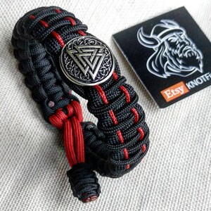 Nordic paracord bangle &quot;VALKNUT&quot;. The original brutal bracelet made of Celtic knots and beads. Viking style.