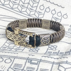 Pulsera paracord celta con el símbolo "Valquiria".  Gran regalo para esposo, novio, hombre.  Estilo vikingo.