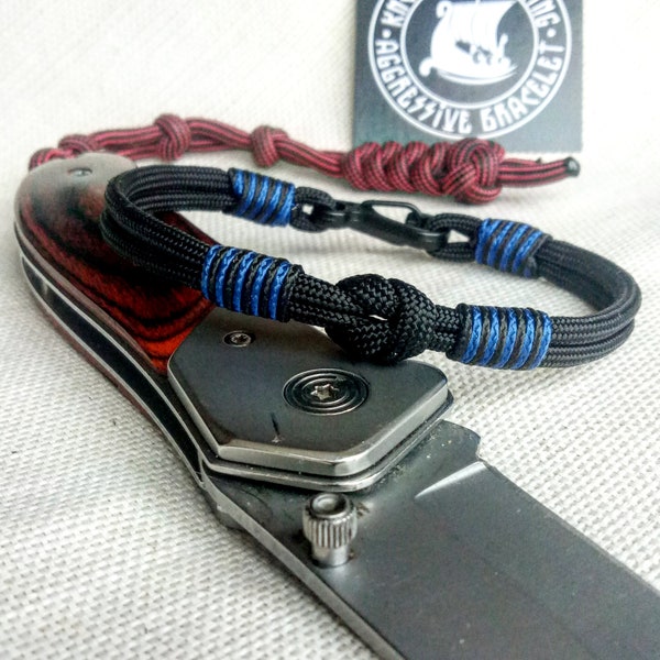 Thin military bracelet made of paracord and carabine for men.  Army style.