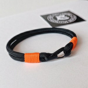 Racing driver bracelet. Paracord and carabiner bracelet.  Unloading camp. Extreme durable. Bangle rope.