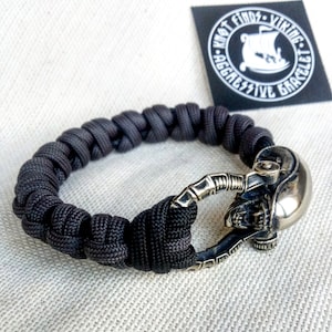 Paracord bracelet &quot;ALIEN&quot;. Celtic knot and parachute cord.