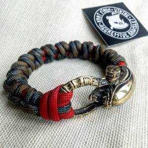 Paracord bracelet &quot;ALIEN&quot;. Celtic knot and parachute cord.