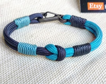 Bransoletka Nordic Paracord: Granatowa bransoletka z węzłem celtyckim i karabińczykiem