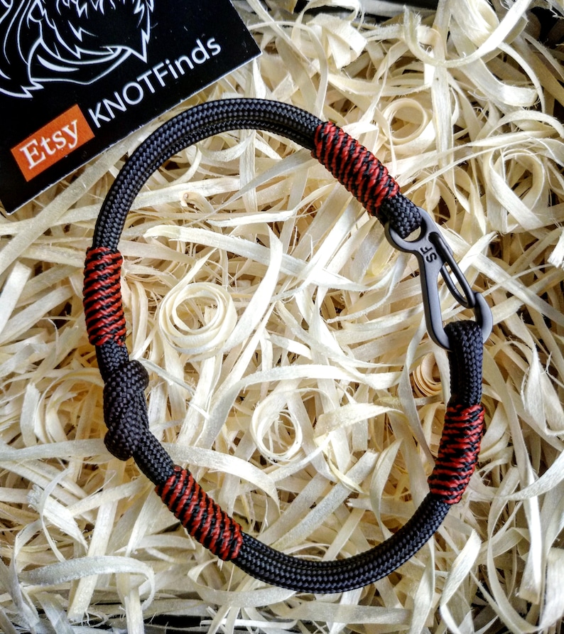Unique thin paracord bracelet with carabiner. A great gift Etsy